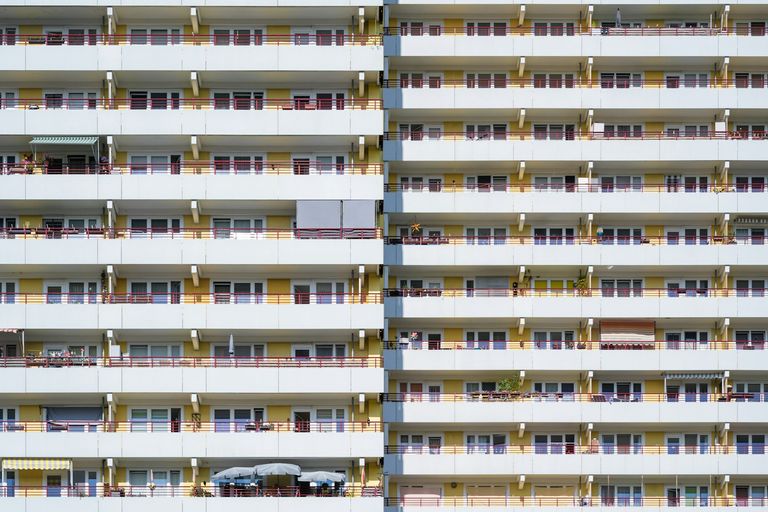 Modernes Mehrfamilien-Wohnhaus mit Balkonen – Mietverwaltung durch VONIO in Hannover